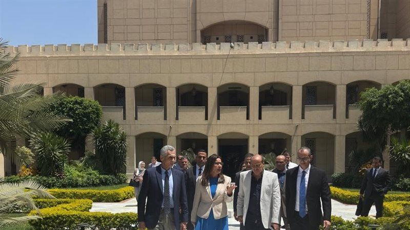 وزيرة الثافة في دار