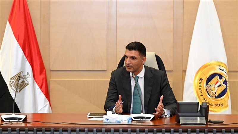 خالد هاشم وزير الصناعة،