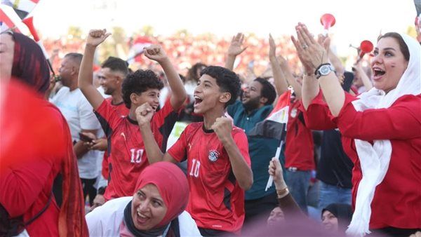 فرحة جماهير الفان زون بالعاصمة الإدارية خلال الشوط الأول لمباراة مصر والأرجنتين (صور)