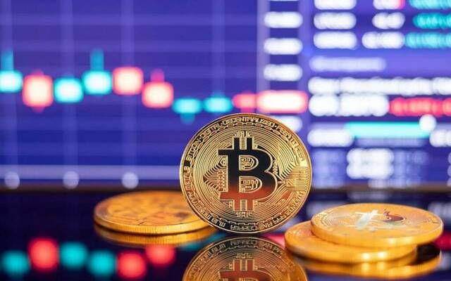 بيتكوين تهبط دون 63 ألف دولار مع تصاعد التوترات