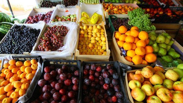 أسعار الفاكهة اليوم، قفزة في العنب وانخفاض الكمثرى والتين البرشومي والموز