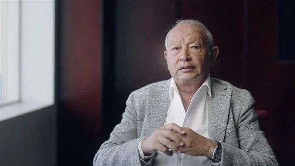 نجيب ساويرس ينتقد فوضى إعلانات الطرق: "فاضل يحطوا لكل واحد إعلان على حجره"