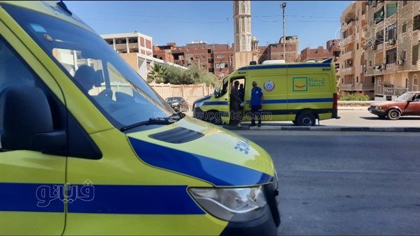 سيارات الإسعاف تنتشر في محيط لجان الثانوية العامة بالإسماعيلية (صور)
