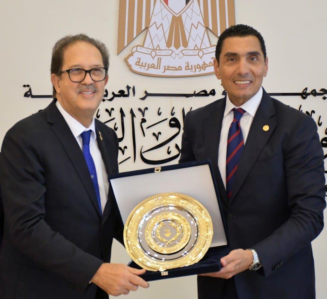 وزير الشباب والرياضة مع رئيس الأنوكا 