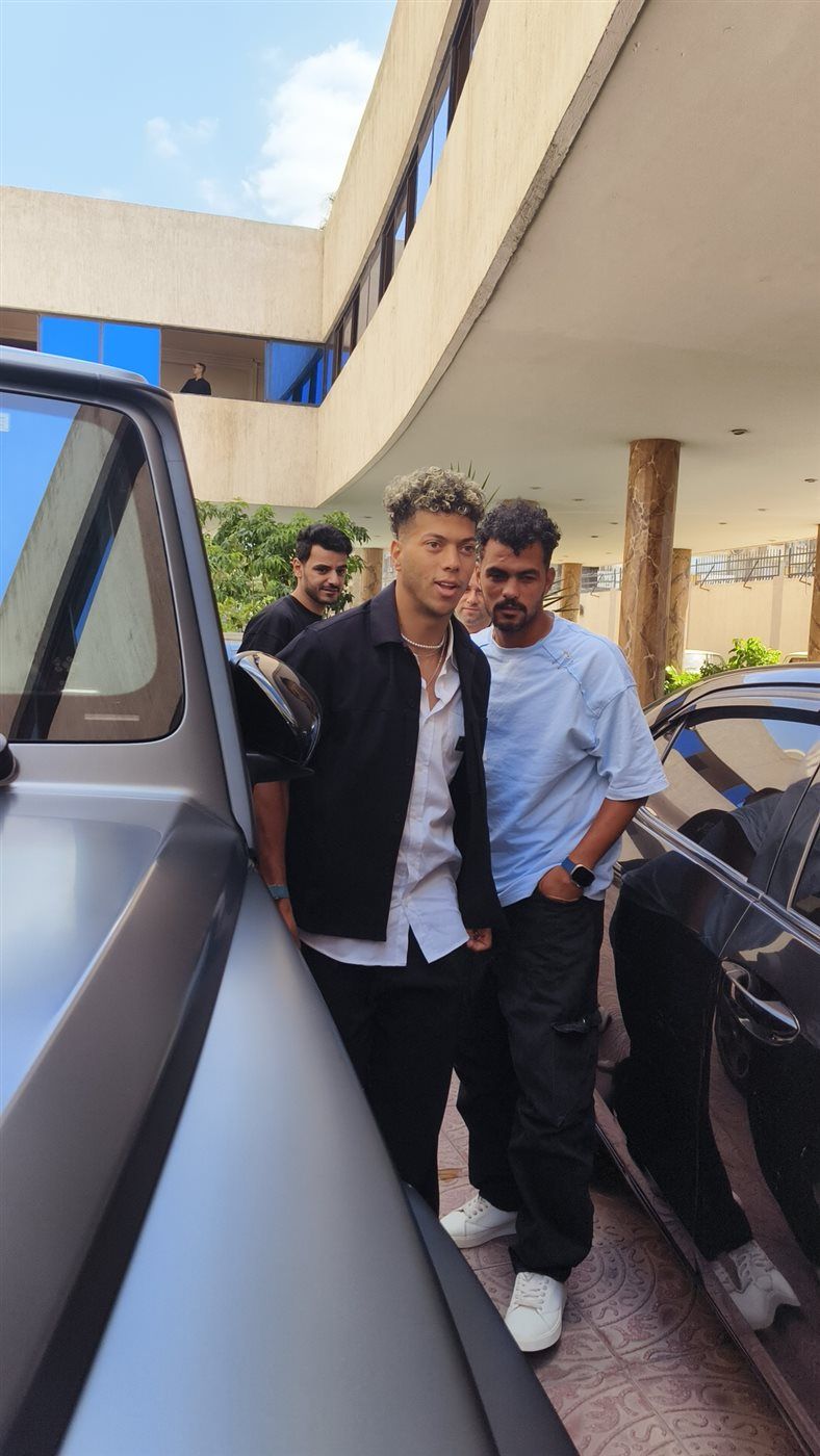 وصول أمام عاشور إلى ديوان الدقهلية لتكريمه