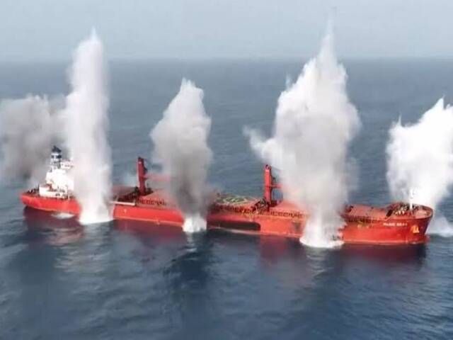 الحوثيين يعلنون حظراً بحرياً على السعودية