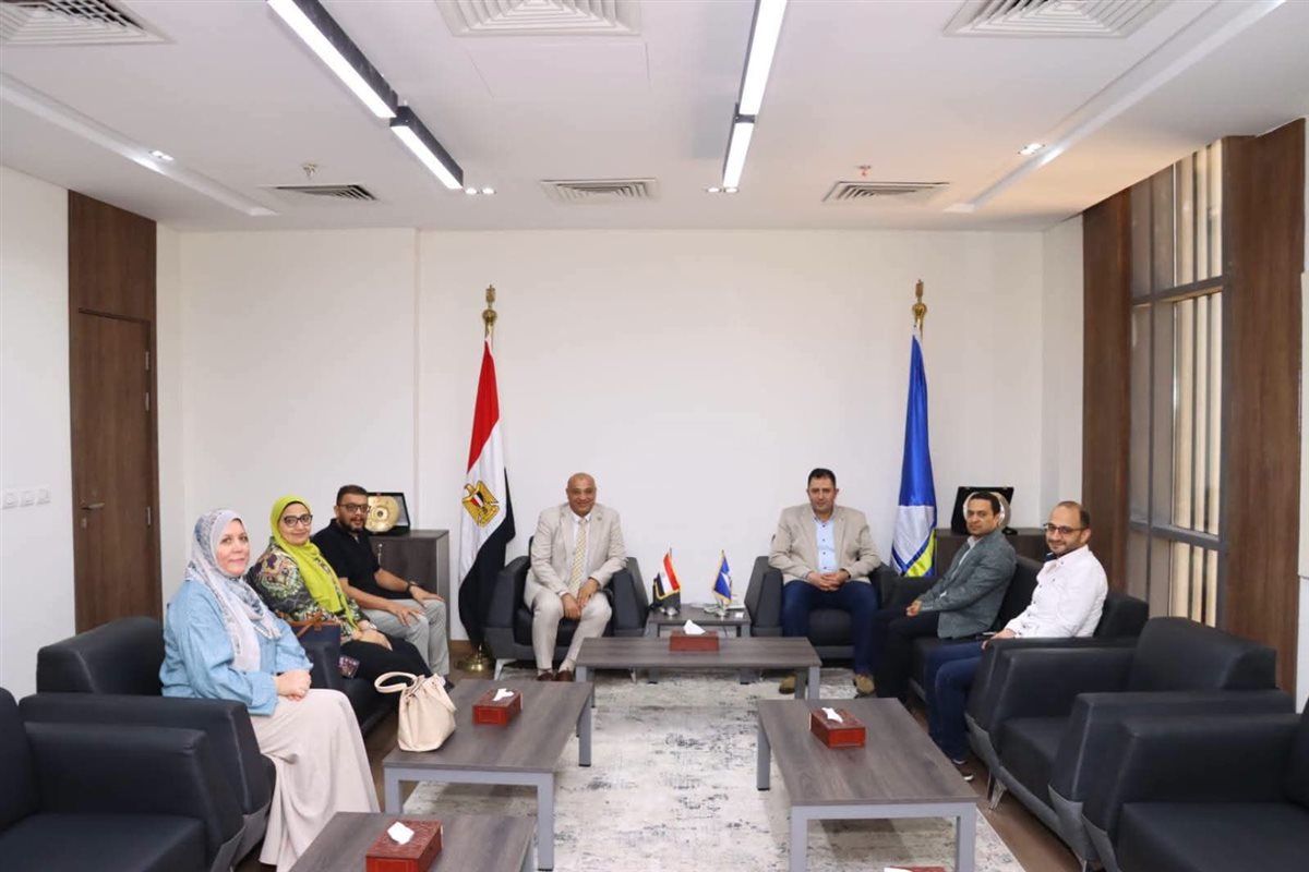 محافظ دمياط يستقبل أمين عام هيئة الدواء لبحث إنشاء فرع جديد 