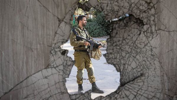 جيش الاحتلال يسجن جنودا ويعفيهم من الخدمة القتالية لهذا السبب