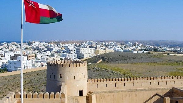 إيران تعلن الاتفاق مع عُمان على مسارات عبور السفن في مضيق هرمز
