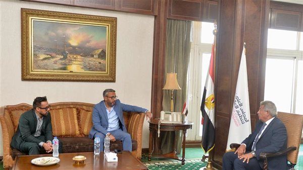 رئيس الأعلى للإعلام يستعرض مع شركة هندية فرص الاستثمار الإعلامي