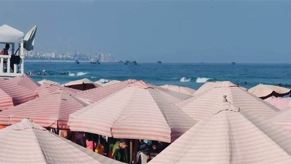 رفع الراية حمراء، منع نزول المصطافين البحر على شواطئ العجمي لارتفاع الأمواج