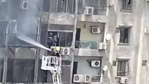 إخماد حريق نشب داخل شقة سكنية في فيصل