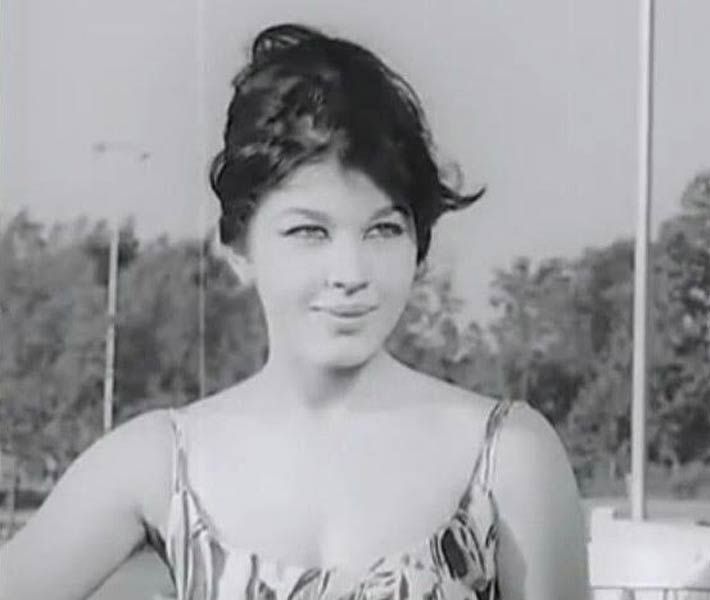 الفنانة شويكار 