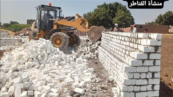 إزالات فورية للتعديات على الأراضي الزراعية بأبو النمرس ومنشأة القناطر (صور)