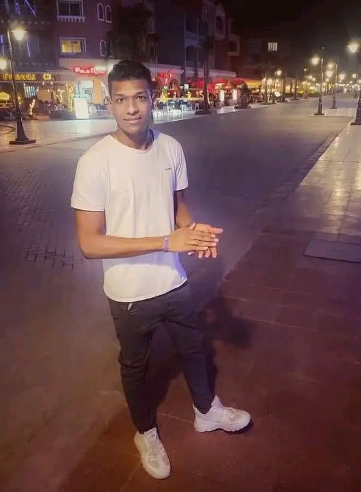 59253952b7.jpg