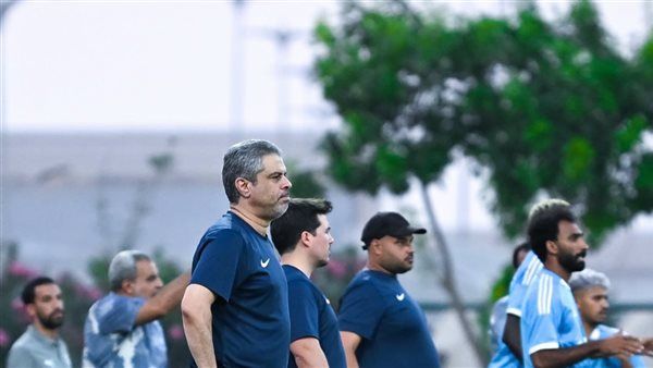 جلسة بين معتمد جمال ولاعبي الزمالك قبل مواجهة البنك الأهلي