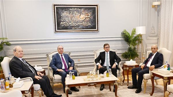 اللواء حسن رشاد رئيس المخابرات العامة المصرية يلتقي وفد السلطة الفلسطينية