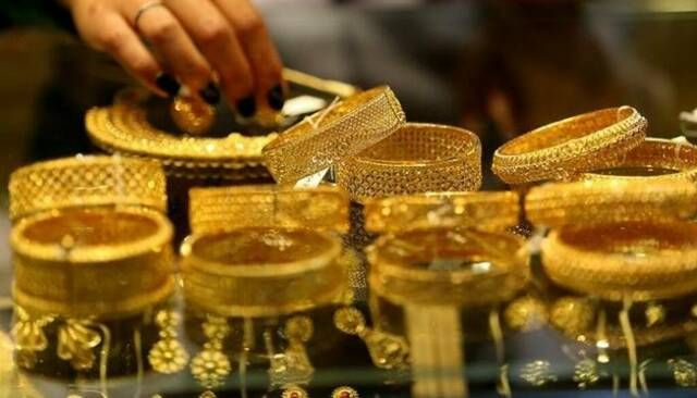 الذهب يتراجع طفيفاً مع تركيز الأسواق على بيانات التضخم الأمريكية