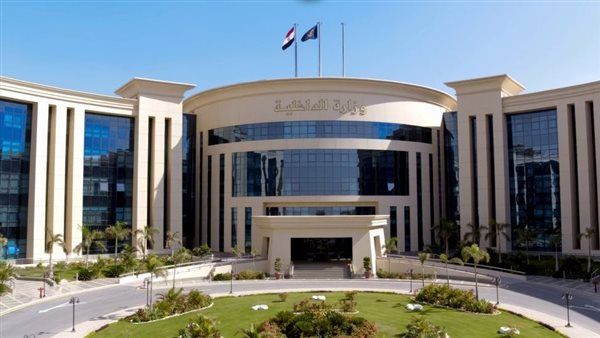 بعد تداول فيديو "تقبيل طفلة"، الداخلية تكشف ملابسات الواقعة