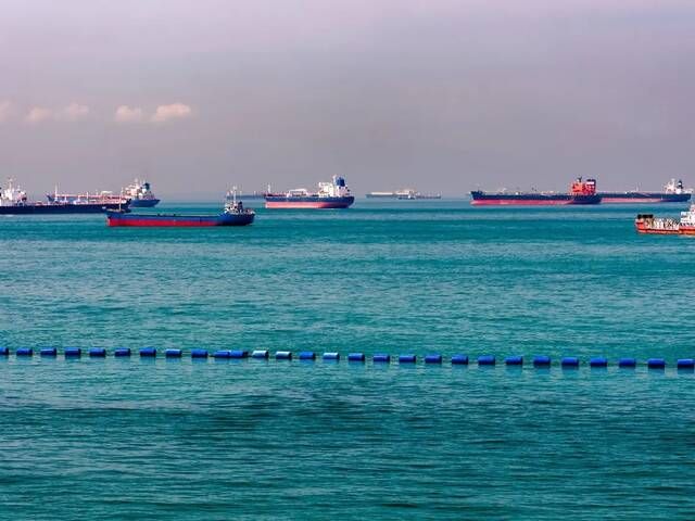 تراجع أسعار النفط مع ترقب محادثات إيران