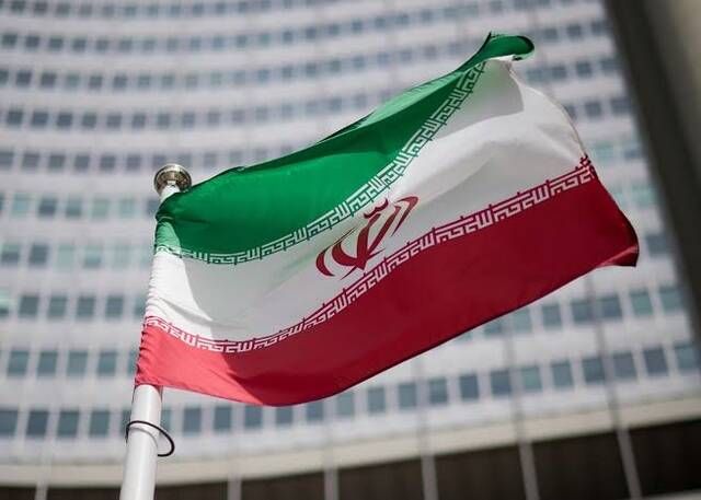 إيران تتوعد بموقف حازم تجاه العقوبات الأمريكية