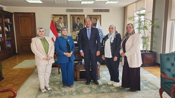 نقيب التمريض تبحث مع وزير المالية زيادة بدل النوبتجية وتمويل درجات الحاصلين على الماجستير والدكتوراه
