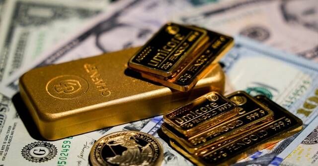 الذهب يتراجع مع تزايد توقعات رفع الفائدة الأمريكية