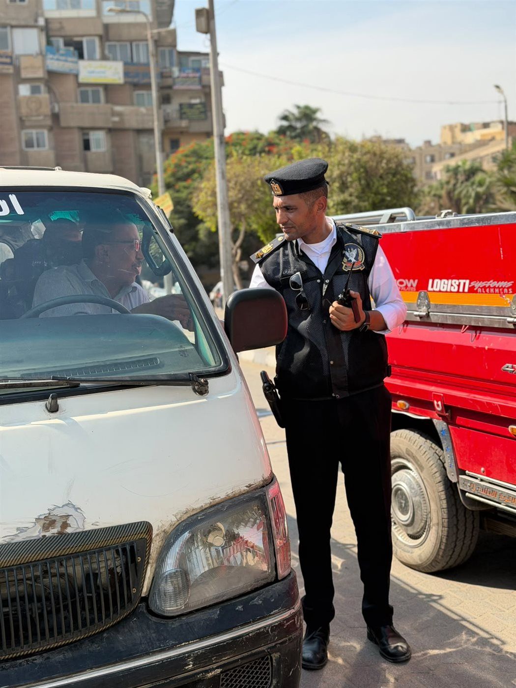 حملة مكبرة تهز شوارع المقطم والبساتين، المرور يطارد المخالفات ويعيد الانضباط للطرق