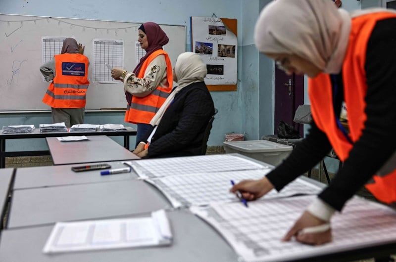 القوائم المسجلة تفارق دائرة “الائتلاف الوطني”… و”فتح” ترفض اتهامات “حماس” بالتلاعب في المسار الانتخابي