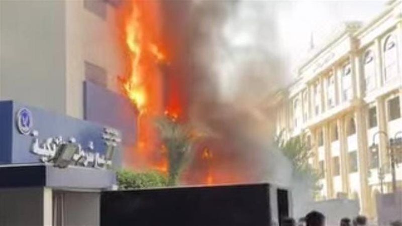 حريق داخل قسم الأزبكية