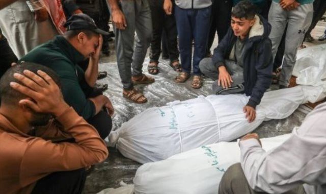 استشهاد فلسطينيين اثنين وإصابة آخرين في قصف إسرائيلي على غزة وجباليا