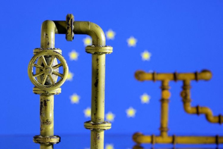أوروبا تبحث كبح أسعار الوقود والغاز قبيل شتاء صعب