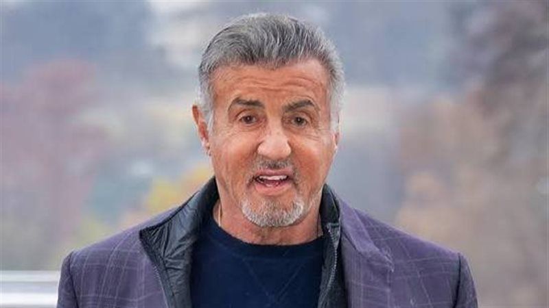 سيلفستر ستالون يمازح صناع فيلم سيرته الذاتية: "مازلت حيا فلماذا تتسرعون"