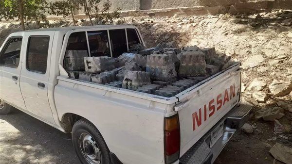 تموين قنا تضبط 4000 زجاجة مياه غازية وحلويات فاسدة (صور)