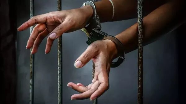 تجديد حبس والدة رضيع عثر عليه متوفيا داخل مدخل أحد العقارات بالمرج