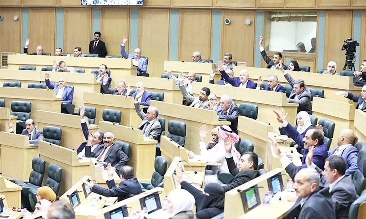 الأردن: تمثيل أحزاب الوسط حكومياً مقابل دعمها قوانين مرفوضة شعبياً؟
