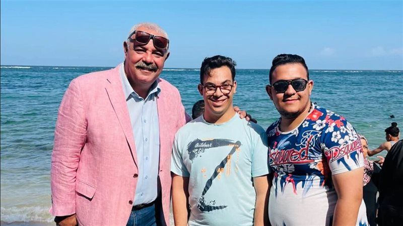 شاطئ المندرة يستقبل 100 مشارك من ذوي الهمم ضمن برنامج "اعرف بلدك"