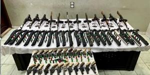 ضبط
      66
      سلاحا
      ناريا
      و25
      قضية
      مخدرات
      في
      أسيوط
      وأسوان