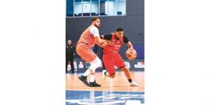 «الأبيض» و«البرتقالي» يعبران «سلة» العربي والصليبخات بسهولة