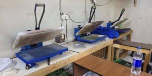 أمانة جدة تضبط أكثر *من 3 آلاف قطعة* ملابس لعلامات تجارية مقلدة - ترند نيوز