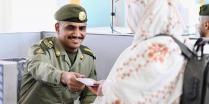 جوازات مطار الأمير محمد بن عبدالعزيز تستقبل أولى رحلات ضيوف الرحمن من أفغانستان - ترند نيوز