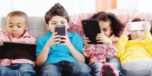 د. مصطفى إبراهيم: الأفراط في استخدام الأجهزة الرقمية يؤدي إلى تأخر النمو وتشتت الانتباه وأرهاق الأعصاب - ترند نيوز