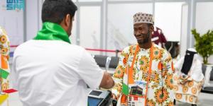 الحاج سياكا توري: رؤية الكعبة أكثر لحظة أنتظرها في رحلتي الأولى عبر «طريق مكة» - ترند نيوز