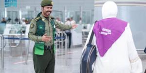 جوازات مطار جدة تستقبل أولى رحلات ضيوف الرحمن من أذربيجان - ترند نيوز