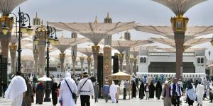 مظلات المسجد النبوي تُسهم في تهيئة أجواء معتدلة للمصلين والزوار - ترند نيوز