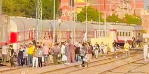 خروج جرار قطار عن القضبان بطنطا (صور)