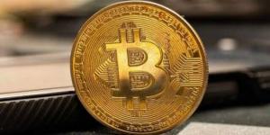 "بيتكوين" تستقر عند 59,000 دولار بالقرب من أدنى مستوياتها