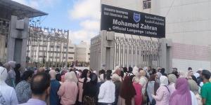 القلق والتوتر يسيطران على طلاب الثانوية العامة بالإسكندرية خلال دخول اللجان (فيديو)