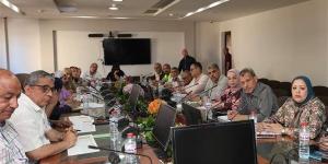 رئيس شركة الصرف الصحي بالإسكندرية يتابع مؤشرات الأداء وخطة العمل
