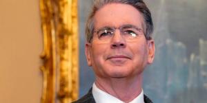 أمريكا تتوعد إيران بإجراءات اقتصادية غير مسبوقة وحصار بحري مستمر